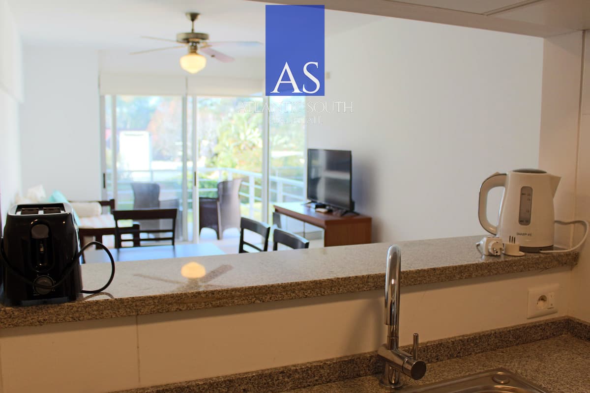 Apartamento moderno 1 dormitorio con parrillero propio terraza garage Playa Mansa a metros del mar Punta del Este