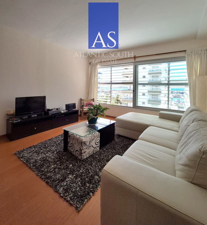 Apartamento 2 dormitorios con vista parcial al mar a metros del Puerto Punta del Este