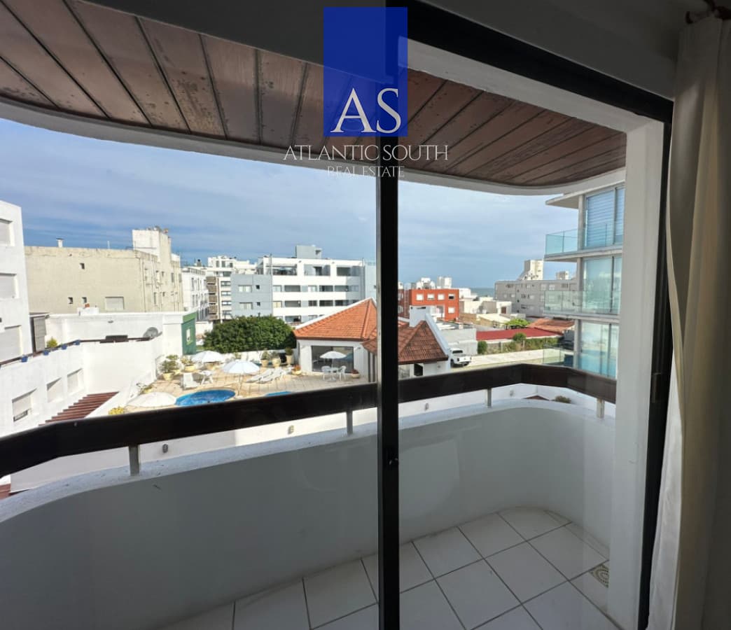 Apartamento de 1 dormitorio con vista al mar en península