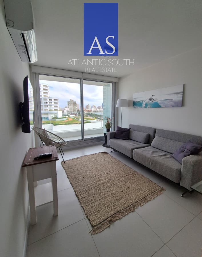 Apartamento a estrenar amoblado piso alto 1 dormitorio frente a Enjoy vista al mar terraza y garage Playa Mansa Punta del Este