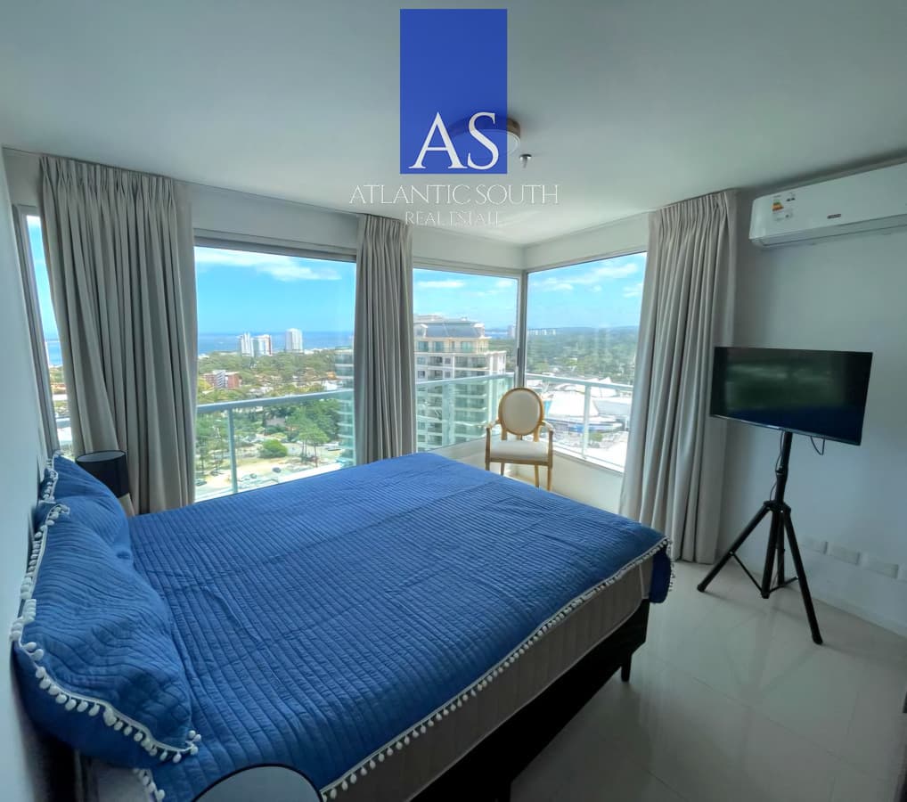 Apartamento mdoerno 2 dormitorios piso alto garage servicios bajos gastos Punta del Este