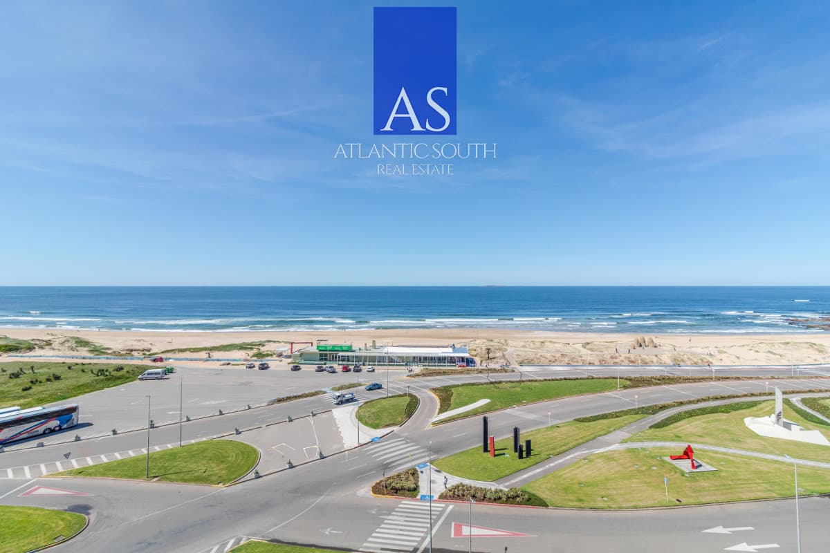 Apartamento de 3 dormitorios en suite frente al mar en Torre Imperiale Playa Brava Punta del Este