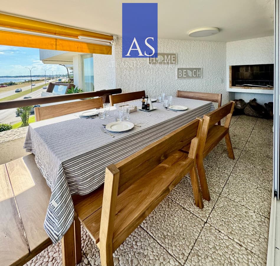 Apartamento 2 dormitorios más servicio en primera linea Playa Mansa , Punta del Este