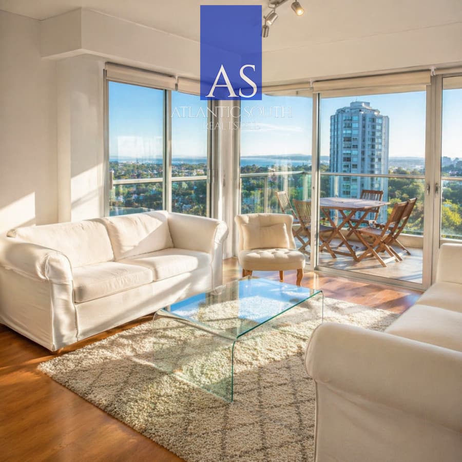 Apartamento con vista al mar, planta amplia 2 dormitorios Punta del Este