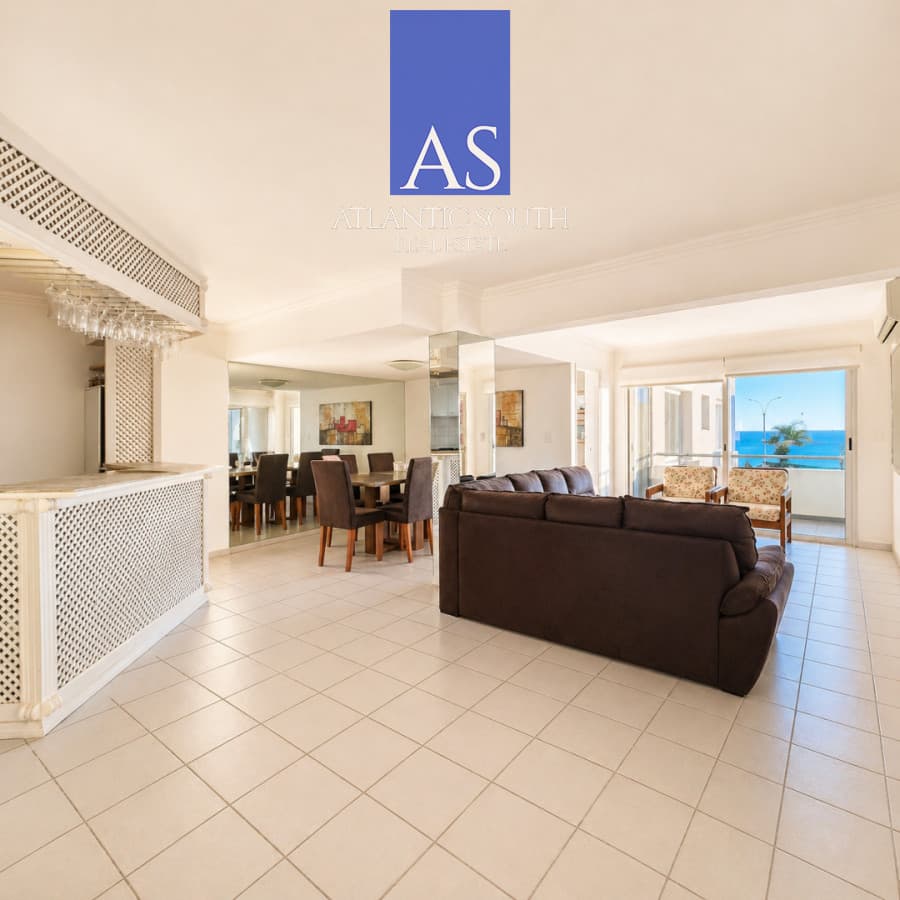 Apartamento de 3 Dormitorios con Vista Parcial al Mar en Playa Mansa - Pinares