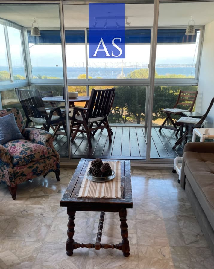 Apartamento en Tequendama dos dormitorios con vista a la Playa Mansa Punta del Este