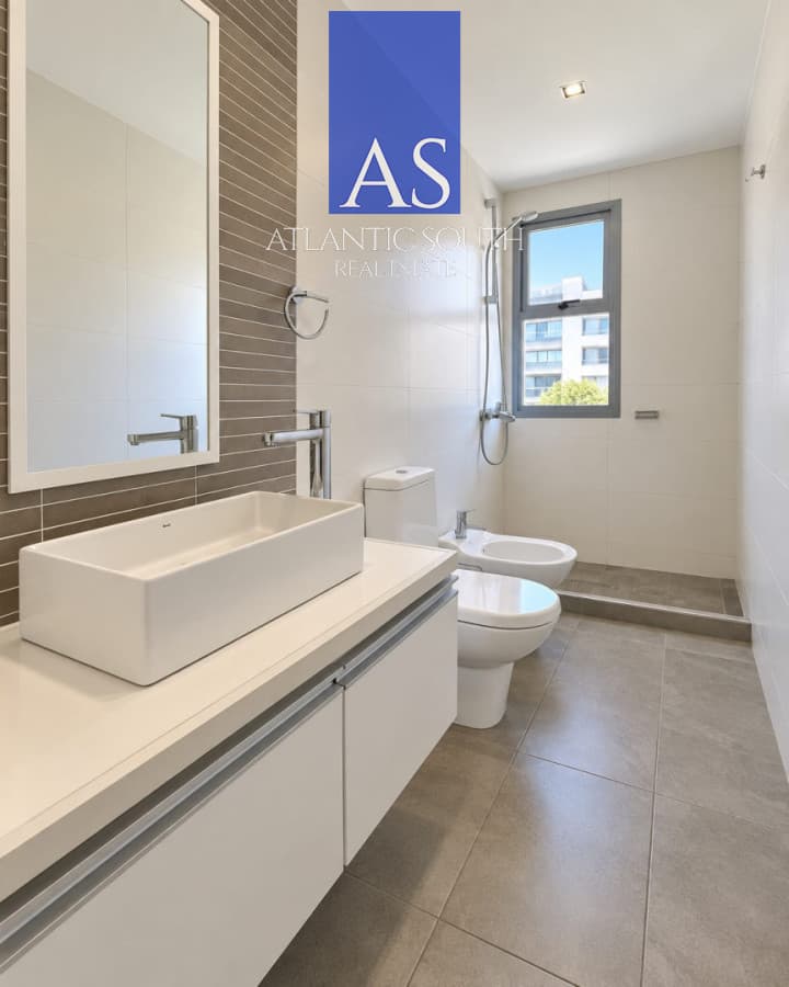 Apartamento en venta en Punta del Este con parrillero propio