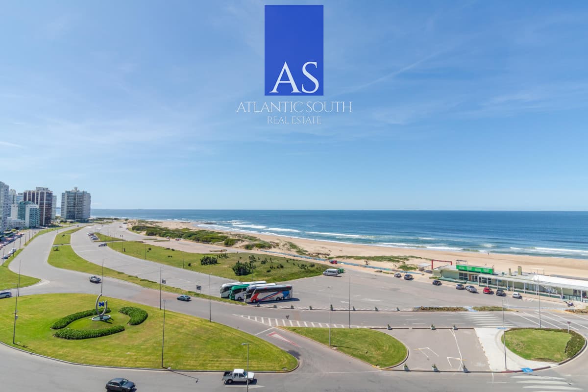 Apartamento de 3 dormitorios en suite frente al mar en Torre Imperiale Playa Brava Punta del Este