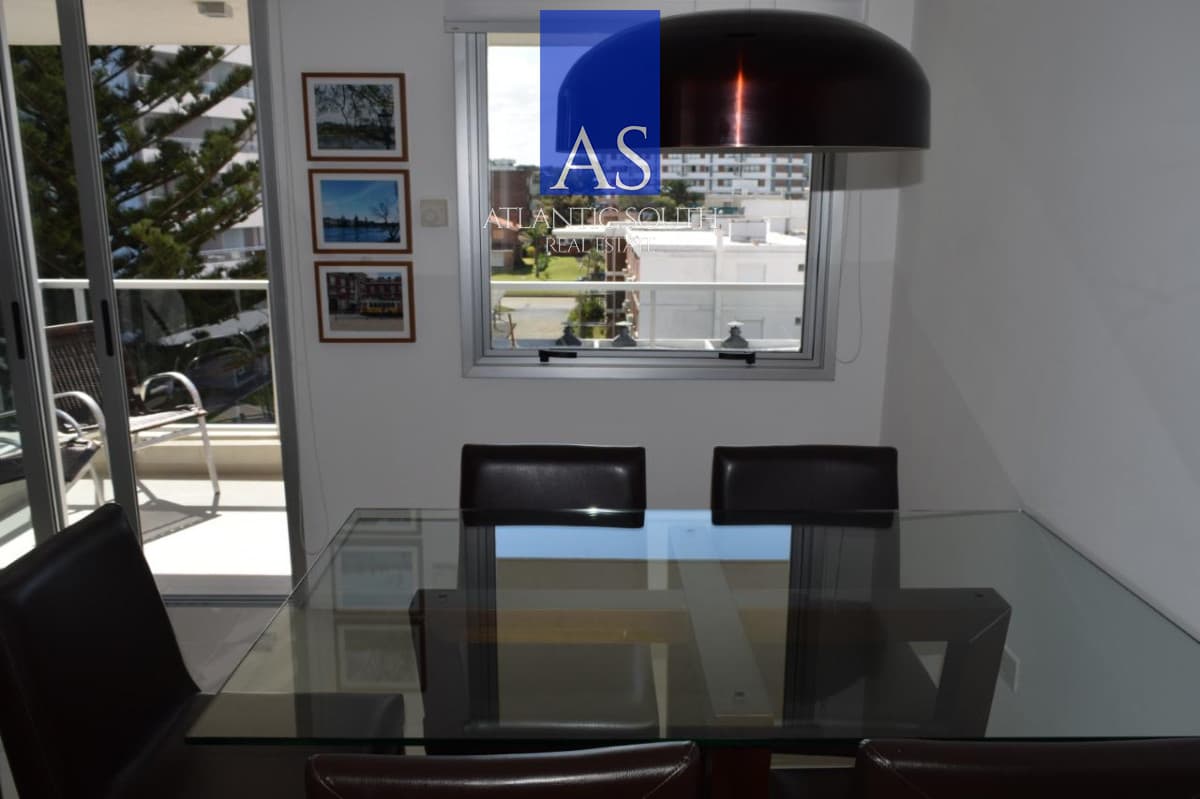 Apartamento 2 dormitorios a pasos del mar en excelente torre Playa BRava Punta del Este