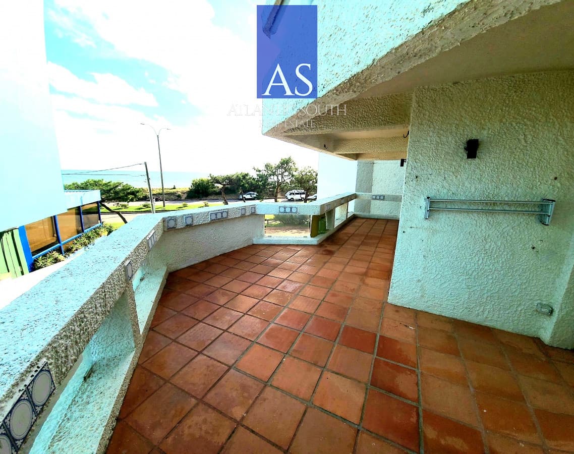 Alquiler anual Apartamento 2 dormitorios frente al mar Mansa espectacular terraza con vista