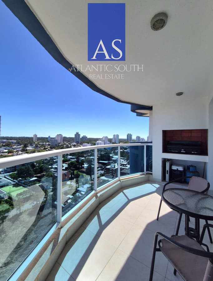 Apartamento de 2 dormitorios en suite+toilette terraza parrillero propio garage piscinas gastos razonables Playa Mansa Punta del Este