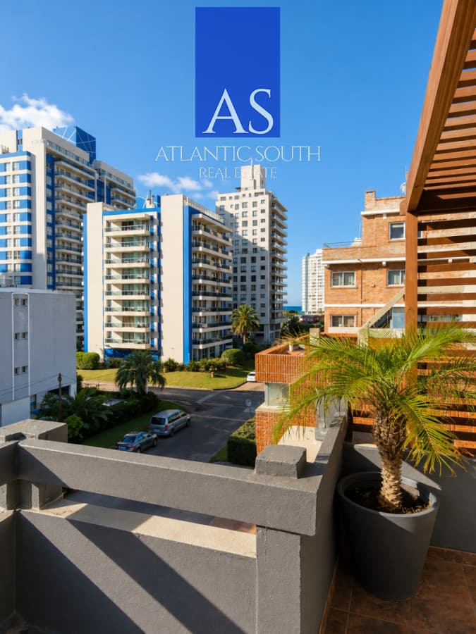 Penthouse Dúplex Reciclado a Pasos del Mar en La Pastora Playa Brava Punta del Este