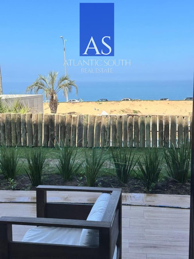 Apartamento 3 dormitorios con parrillero a estrenar garage primera linea Playa Mansa Pinares