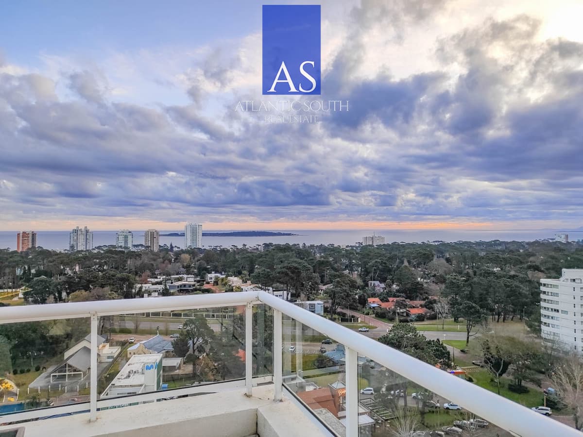 Penthouse dúplex con terrazas excepcionales y vistas panorámicas en Punta del Este