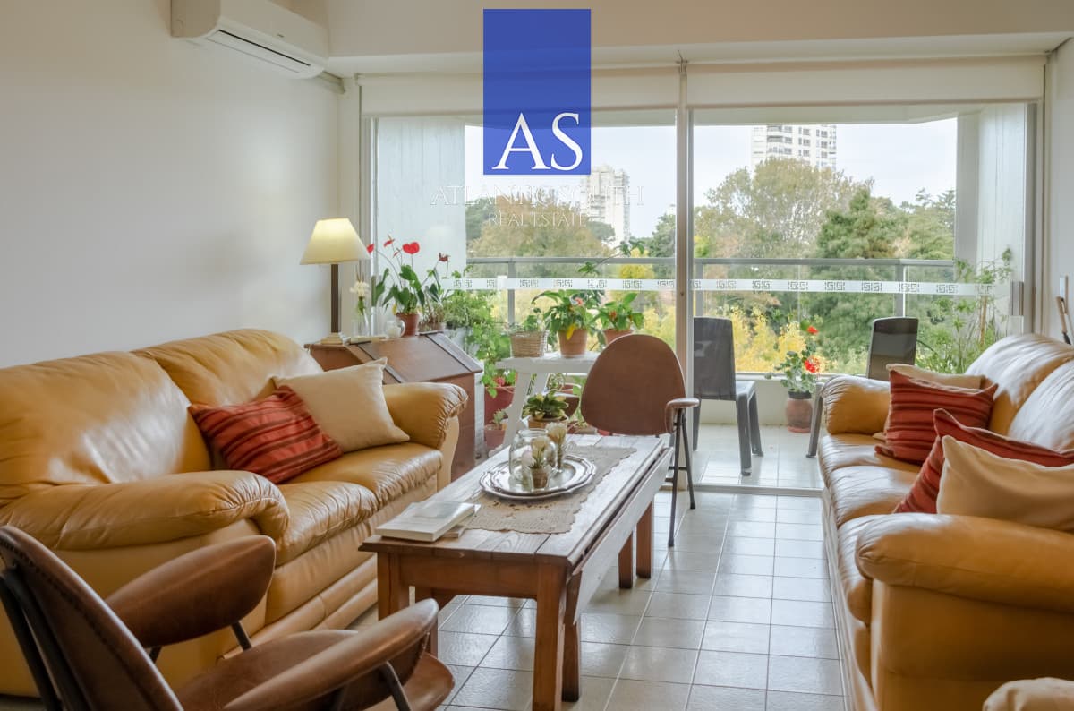 Apartamento de 2 dormitorios con servicios Punta del Este