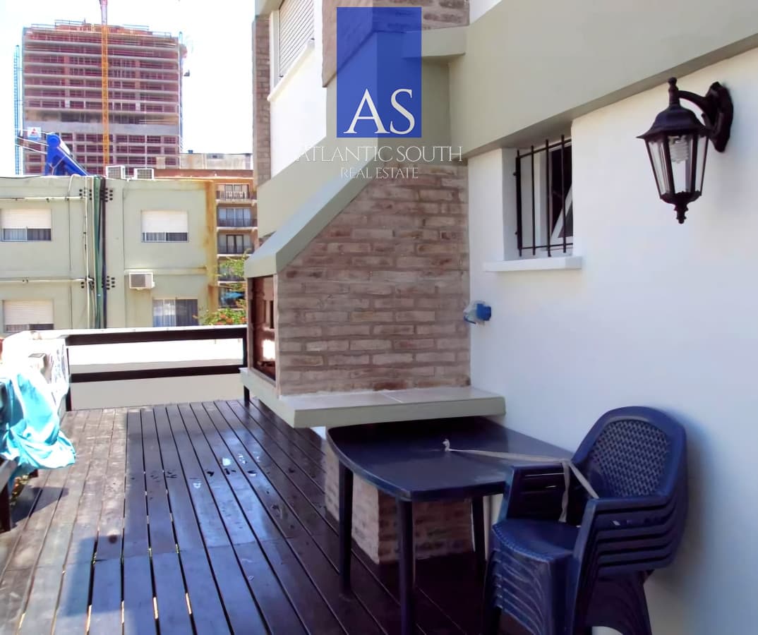 Apartamento de 3 dormitorios estufa a leña y parrillero propio próximo al mar Playa Brava