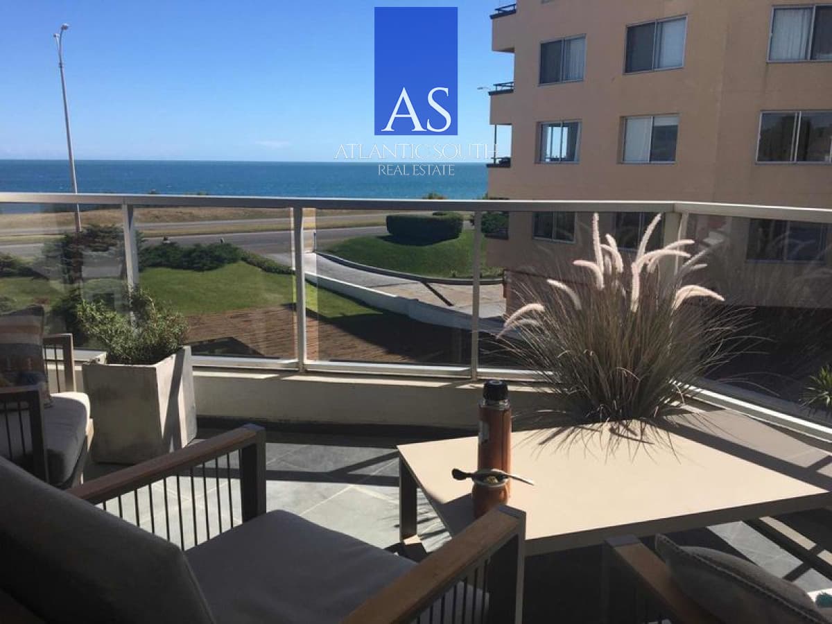 Apartamento frente al mar 3 dormitorios Playa Mansa Pinares Punta del Este