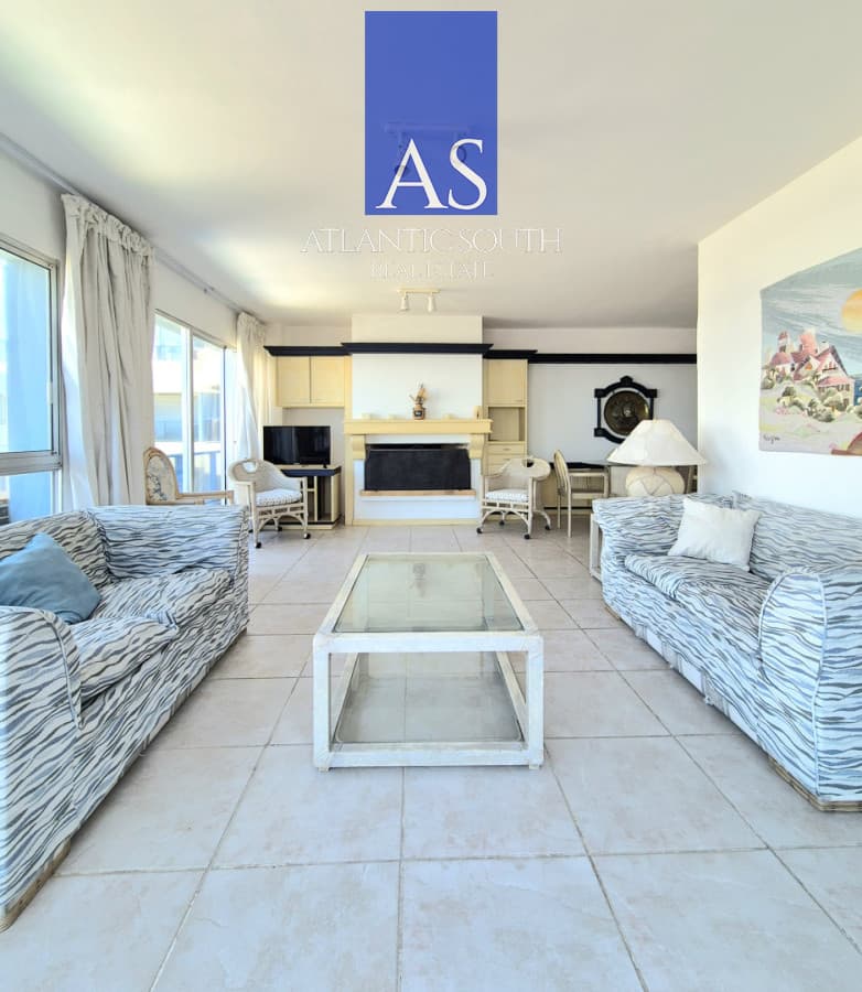 Oportunidad 3 dormitorios + servicio y gran terraza con parrillero propio en Playa Brava Punta del Este