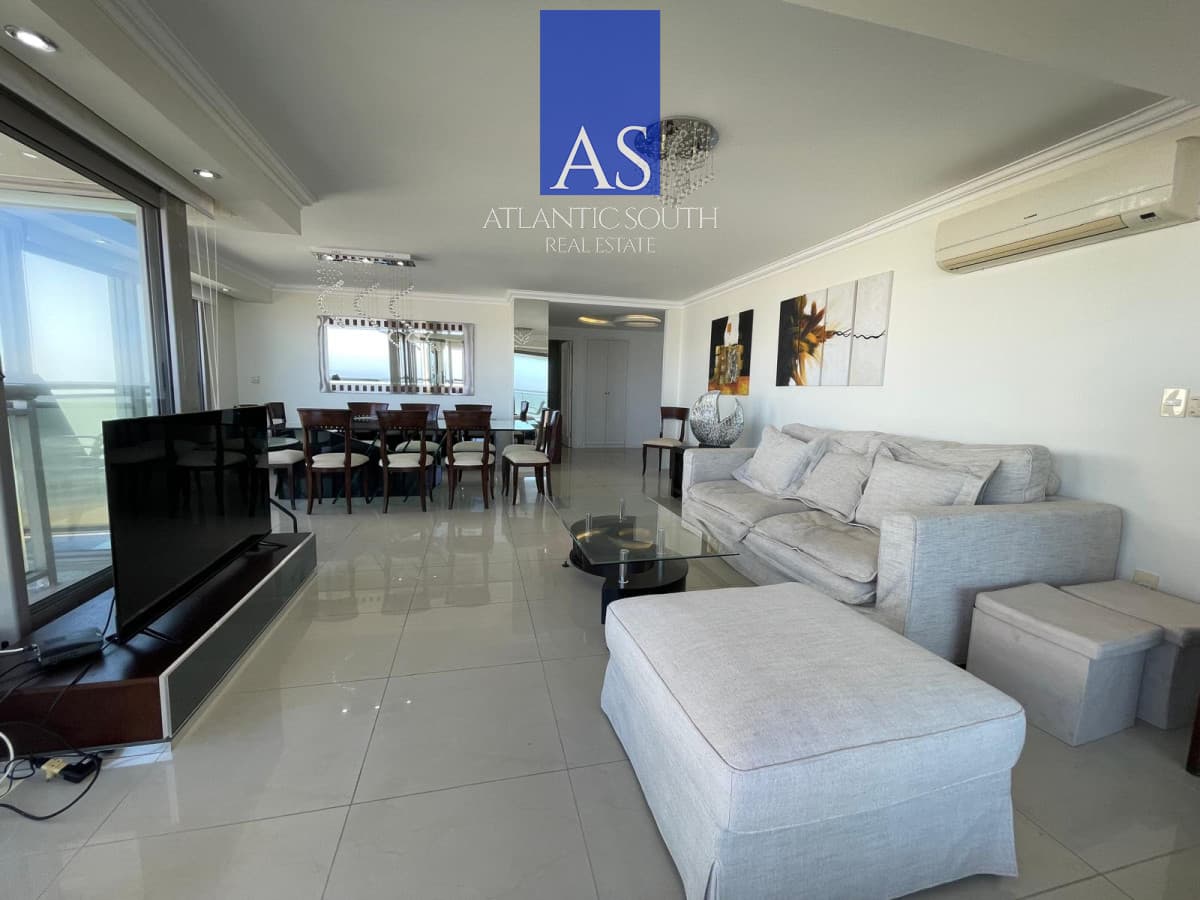 Apartamento de 3 dormitorios mas servicio primera linea playa brava