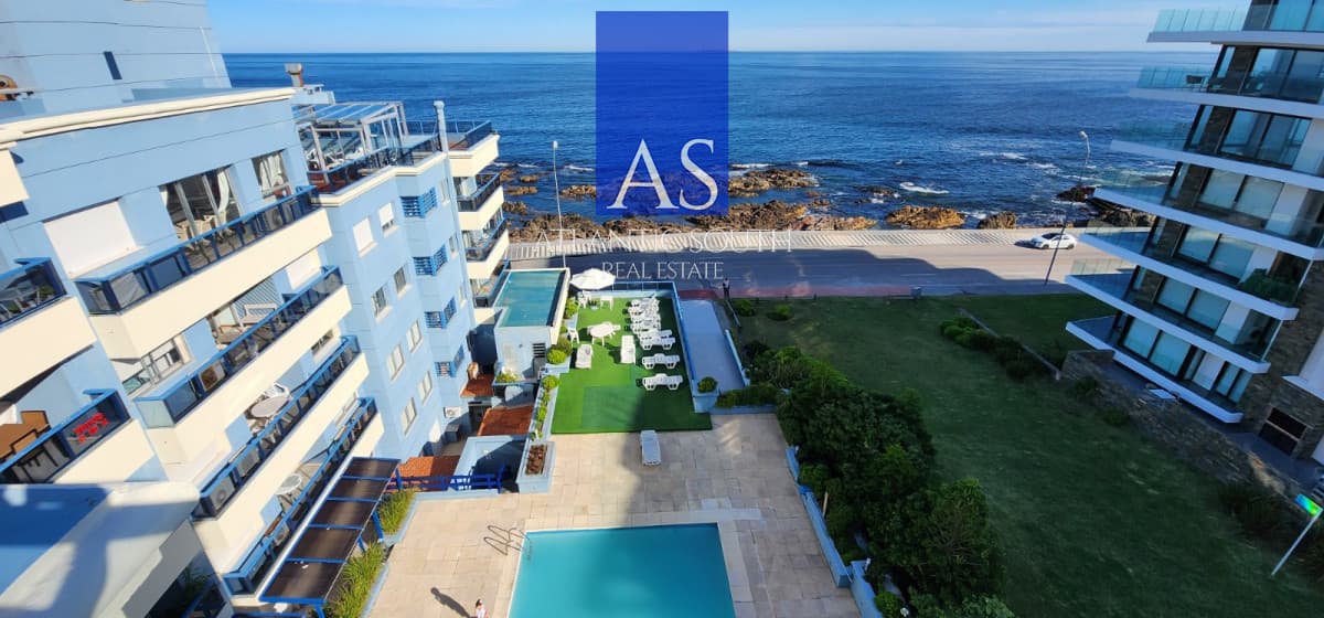 Penthouse 3 dormitorios + servicio y gran terraza con parrillero propio en Playa Brava Punta del Este
