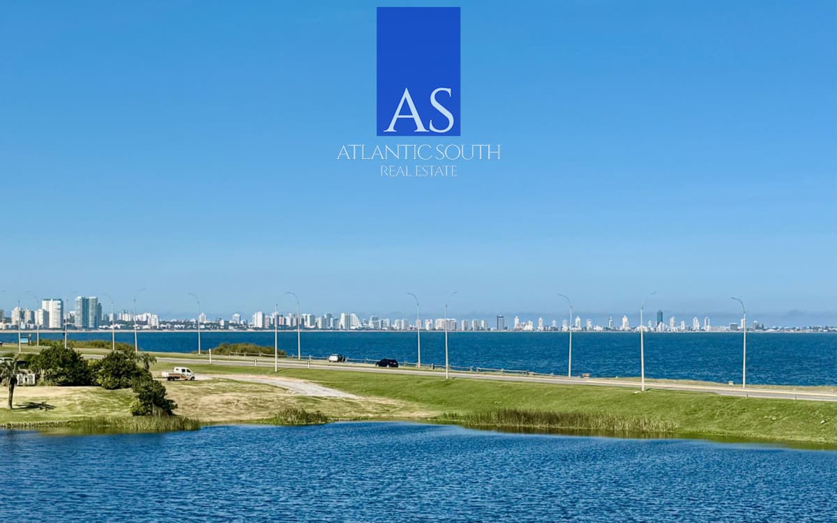 Exclusivo apartamento 2 suites con gran terraza y parrillero Playa Mansa Punta del Este