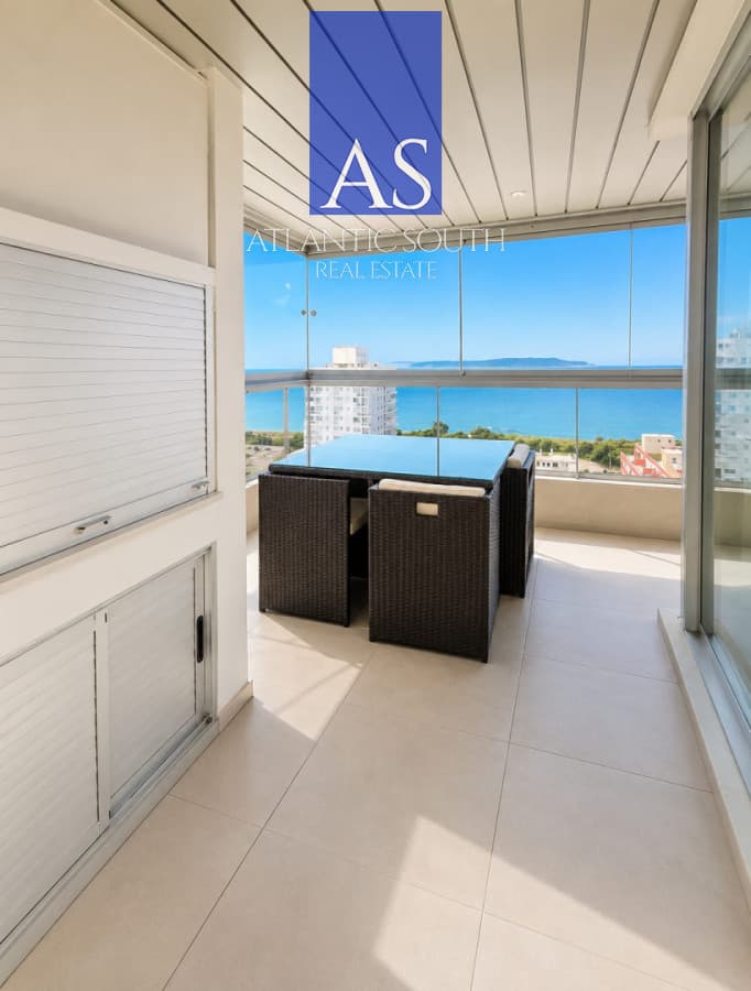Apartamento con parrillero propio y vista al mar en alquiler temporal en Punta del Este