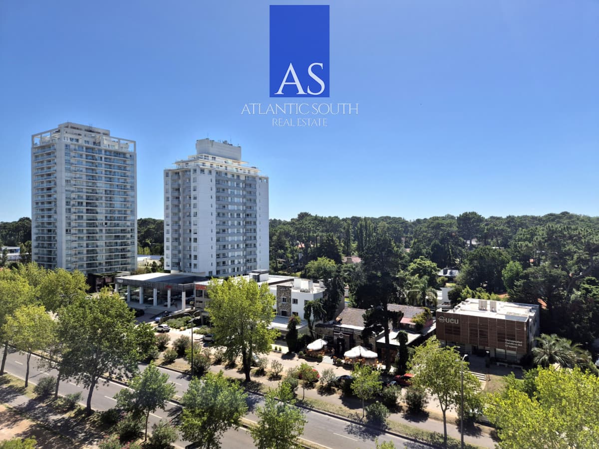 Apartamento de 3 dormitorios terraza garage piscina Punta Shopping Punta del Este