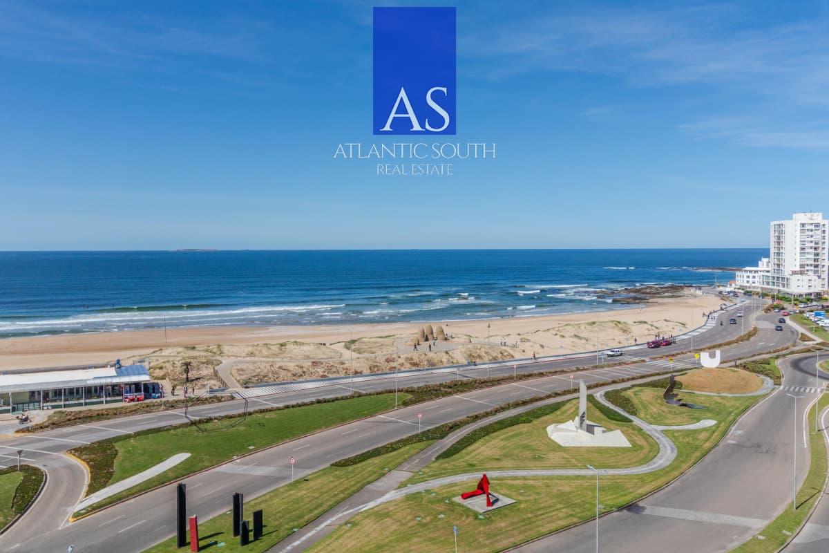 Apartamento de 3 dormitorios en suite frente al mar en Torre Imperiale Playa Brava Punta del Este