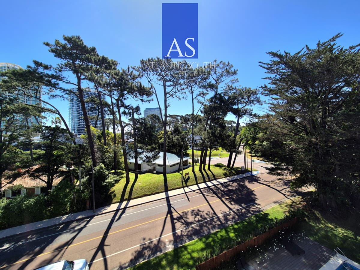 Venta apartamento 1 dormitorio casi a estrenar 200mts del mar Playa Mansa
