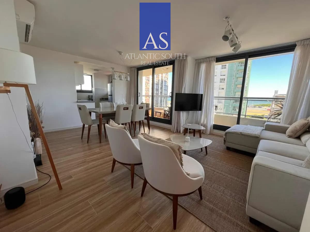 Apartamento de 2 dormitorios con garaje en venta en Punta del Este
