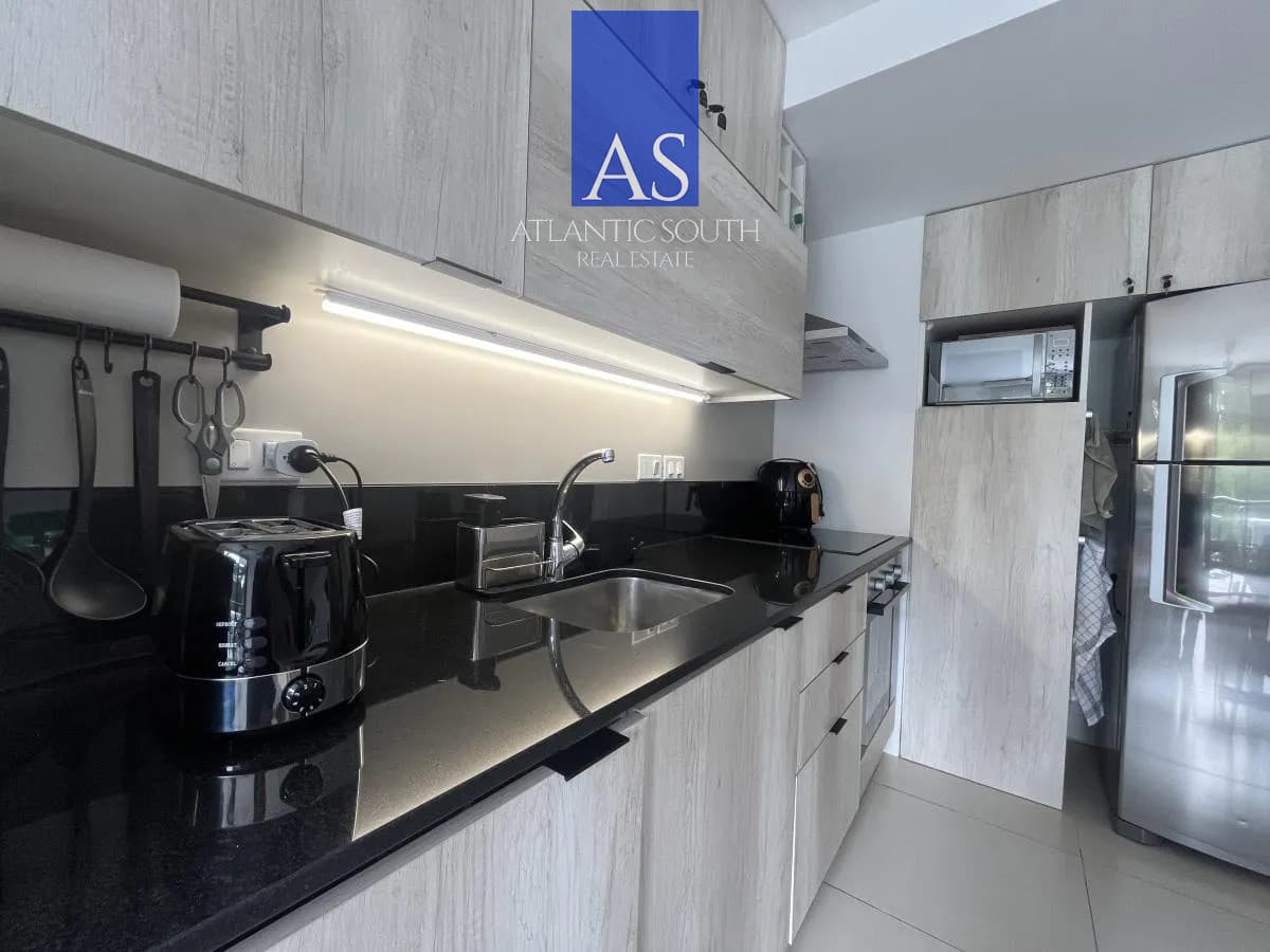 Apartamento en alquiler temporal con terraza y parrilla propia en Punta del Este