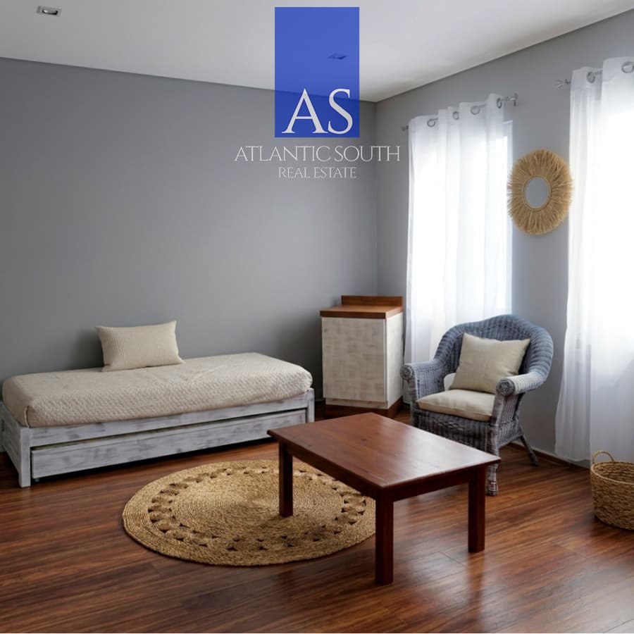 Apartamento de 1 dormitorio totalmente renovado, con cocina integrada y excelente ubicación en Punta del Este