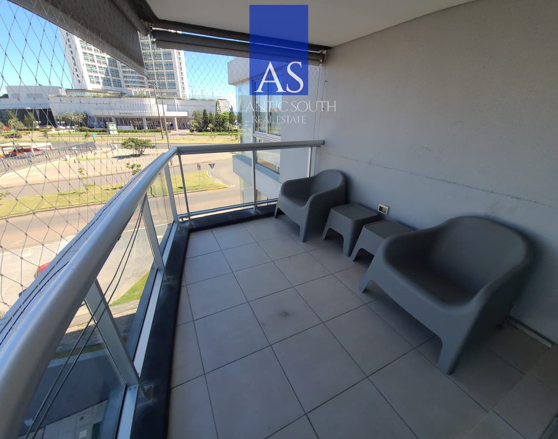 Apartamento de 3 dormitorios 2 baños cochera en Playa Mansa