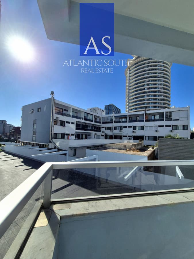 Apartamento de 1 dormitorio terraza cochera cerca del mar Mansa Brava Punta del Este
