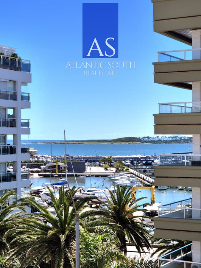 Apartamento 2 dormitorios con vista parcial al mar a metros del Puerto Punta del Este