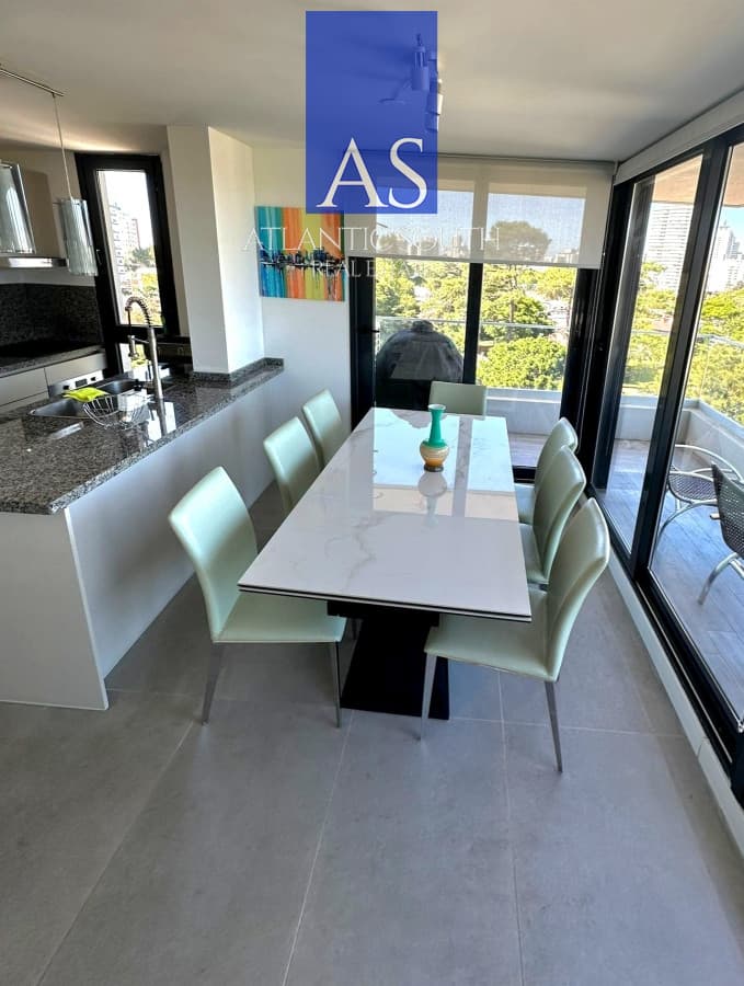 Apartamento moderno 2 dormitorios a estrenar vista parcial al mar excelentes servicios Punta del Este