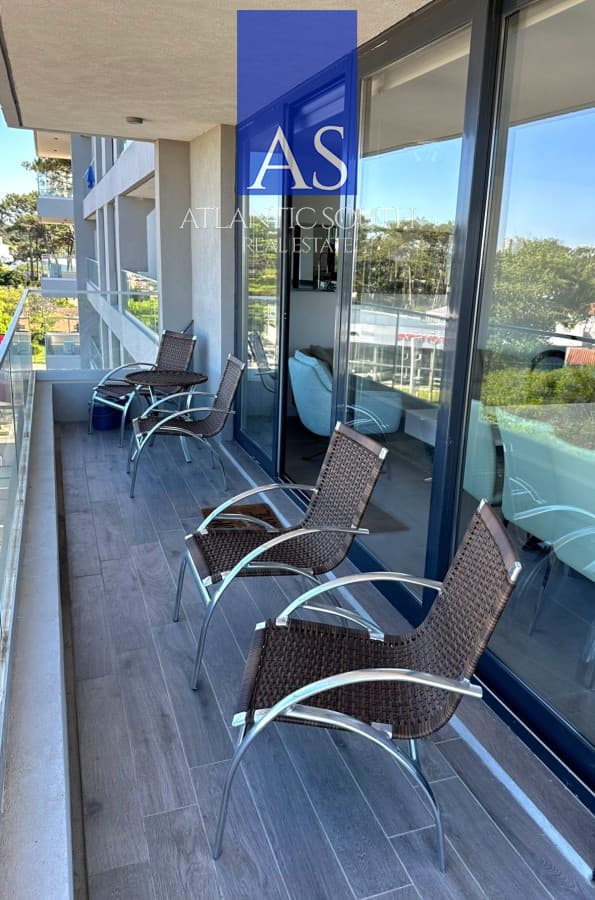 Apartamento moderno 2 dormitorios a estrenar vista parcial al mar excelentes servicios Punta del Este