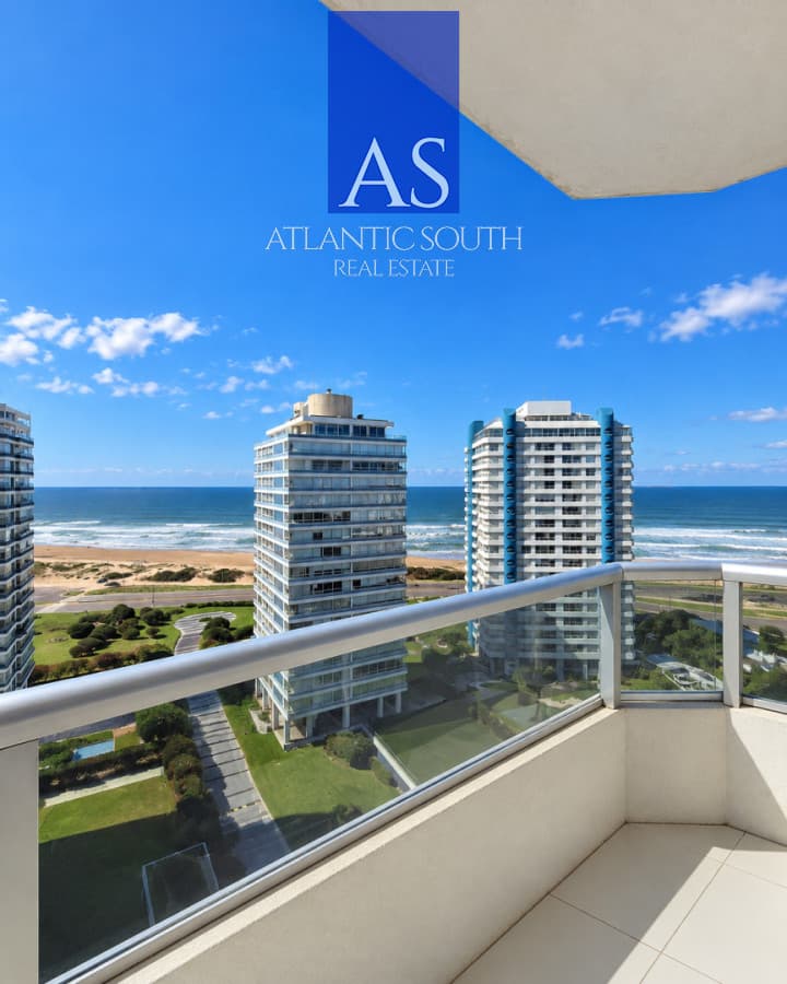 Apartamento 2 dormitorios + dependencia en piso alto con vista al mar - Playa Brava