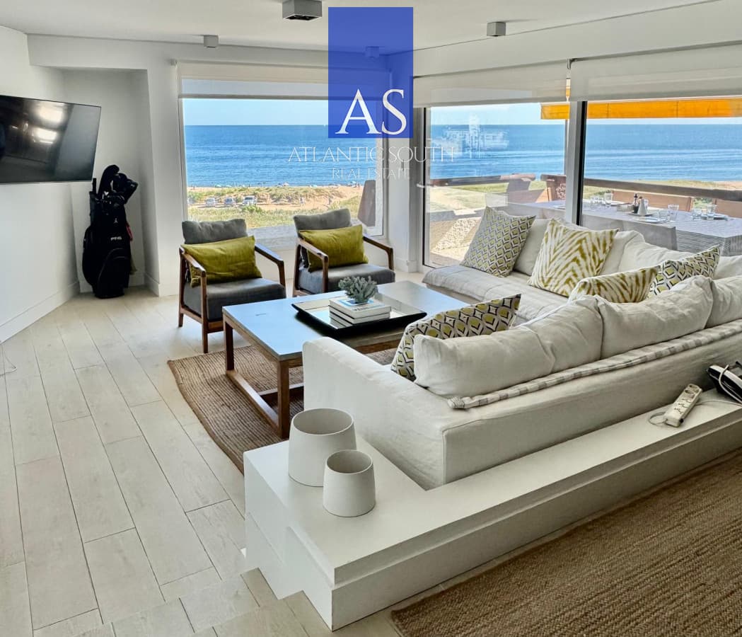 Apartamento 2 dormitorios más servicio en primera linea Playa Mansa , Punta del Este