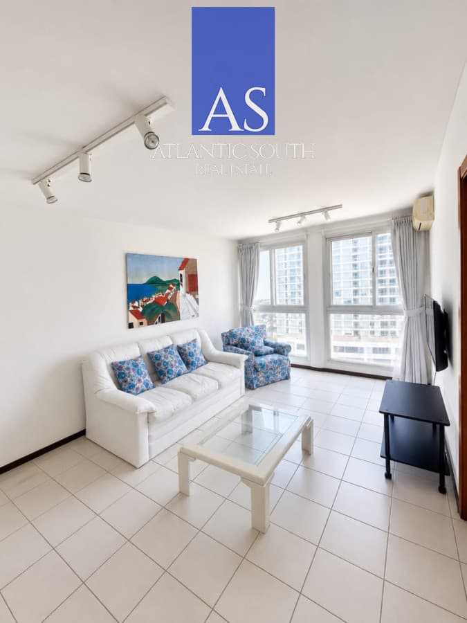 Pent house en venta con parrillero propio y vista en Punta del Este