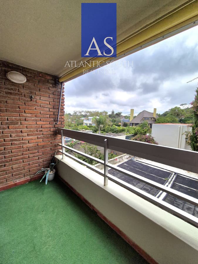 Apartamento venta  2 dormitorios terraza cochera primera linea Playa Mansa