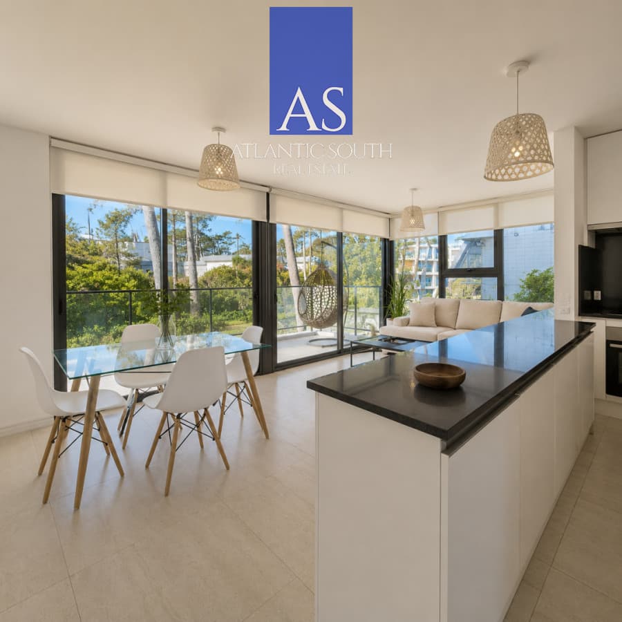 Apartamento moderno 2 dormitorios con parrillero 200mts del mar Playa Mansa