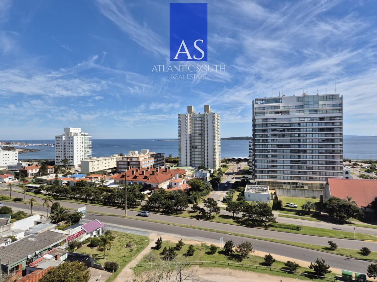 Penthouse 2 dormitorios con vista al mar garage Playa Mansa y Brava Punta del Este