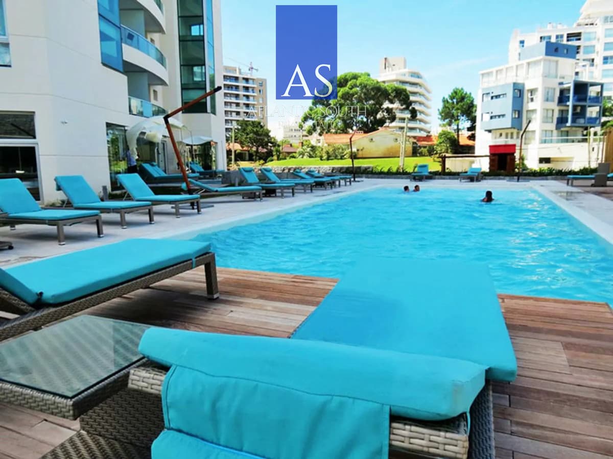 Apartamento de 2 dormitorios con vista y garage en Playa Brava, Punta del Este