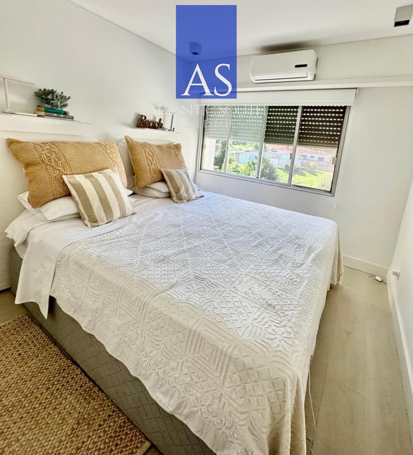 Apartamento 2 dormitorios más servicio en primera linea Playa Mansa , Punta del Este