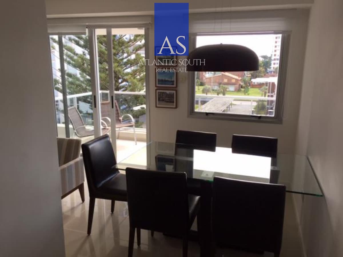 Apartamento 2 dormitorios a pasos del mar en excelente torre Playa BRava Punta del Este