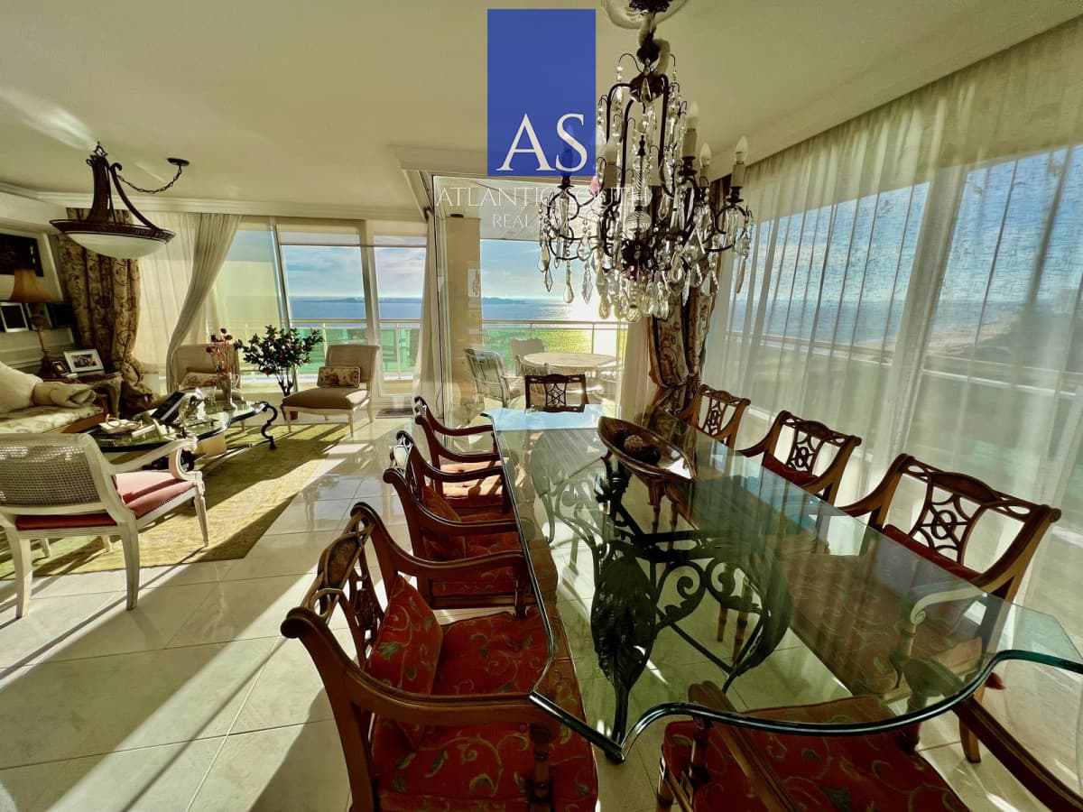 Apartamento de 3 dormitorios en primera linea Playa Mansa , Punta del Este