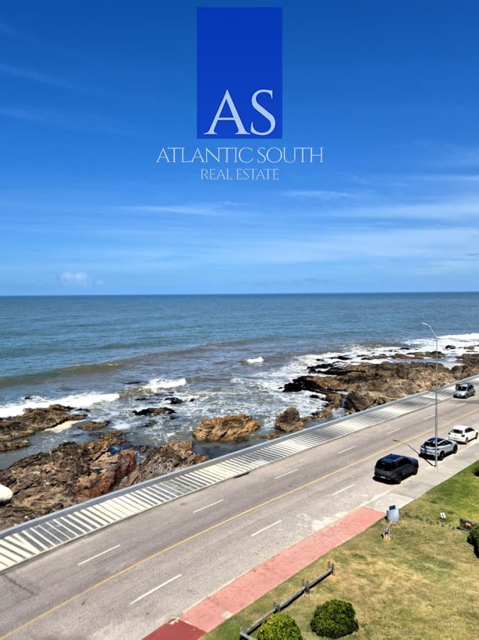 Oportunidad 3 dormitorios + servicio y gran terraza con parrillero propio en Playa Brava Punta del Este