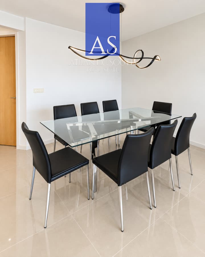 Apartamento de 3 suites frente al mar en Playa Mansa, Punta del Este