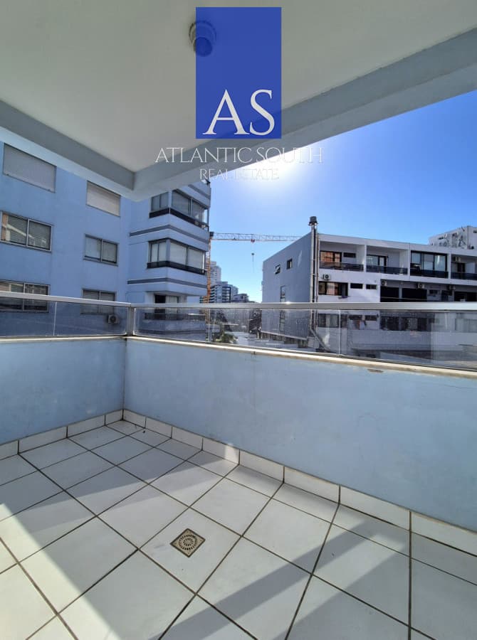 Apartamento de 1 dormitorio terraza cochera cerca del mar Mansa Brava Punta del Este